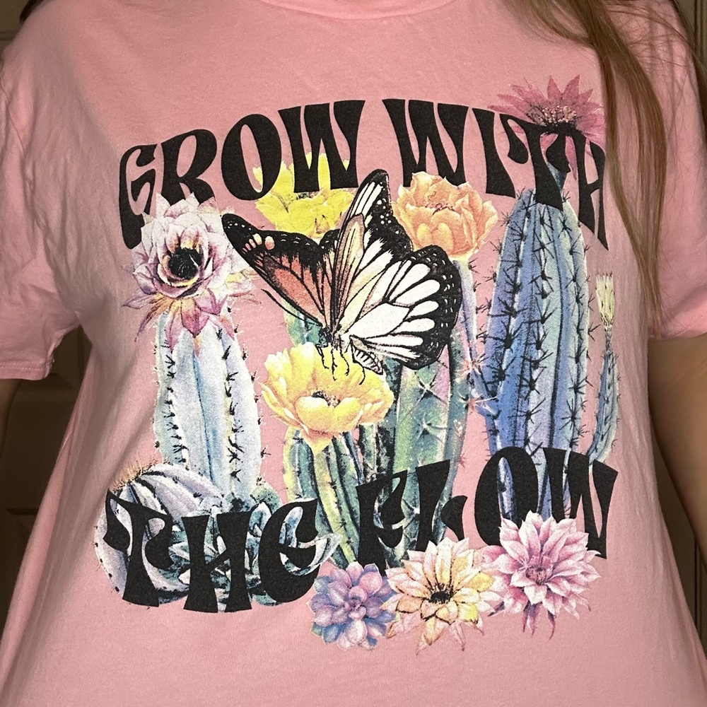 Cropped pink shirt
